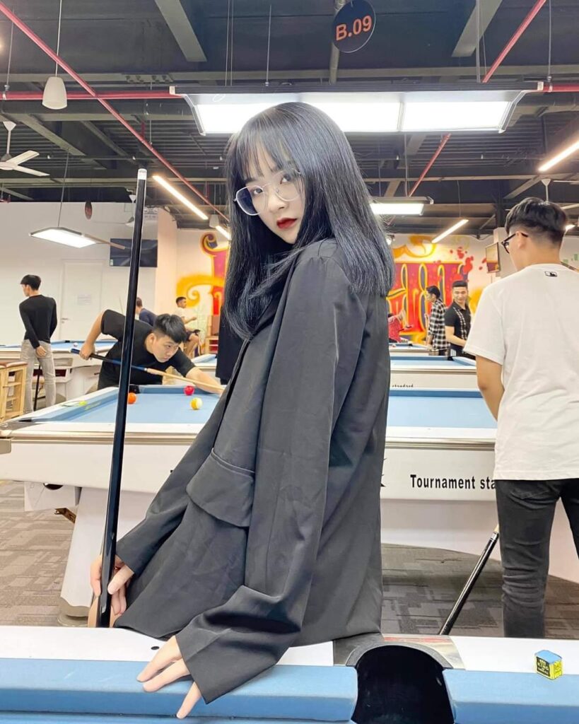 Hình Gái Cute Che Mặt Cá Tính Gợi Cảm Trong Phong Cách Mới Nổi Bật